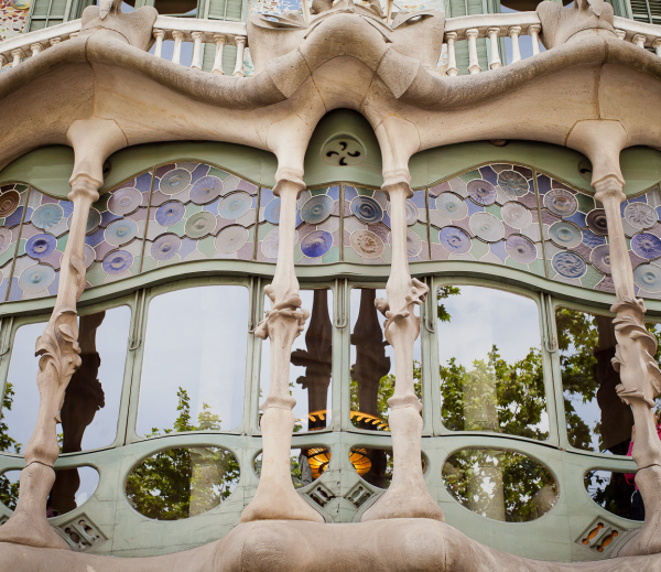 Fasada jednego z domów Gaudiego